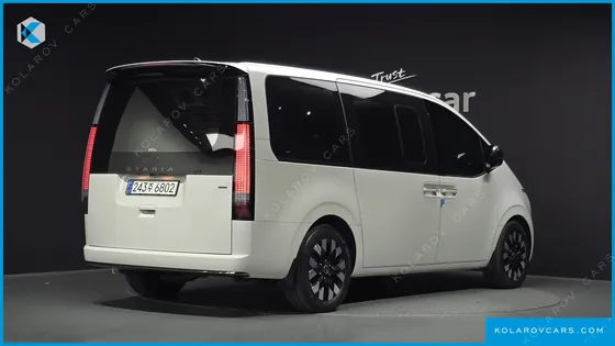 HYUNDAI STARIA 4WD LOUNGE 9-SEATER