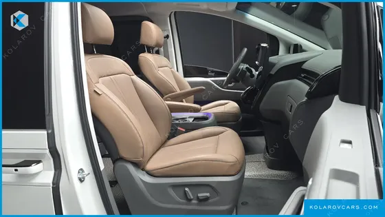 HYUNDAI STARIA 4WD LOUNGE 9-SEATER