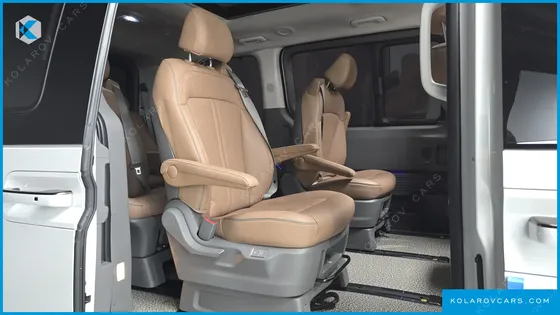 HYUNDAI STARIA 4WD LOUNGE 9-SEATER