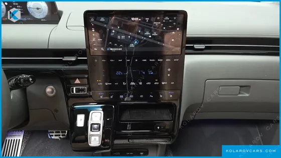 HYUNDAI STARIA 4WD LOUNGE 9-SEATER