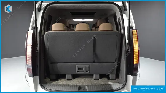 HYUNDAI STARIA 4WD LOUNGE 9-SEATER