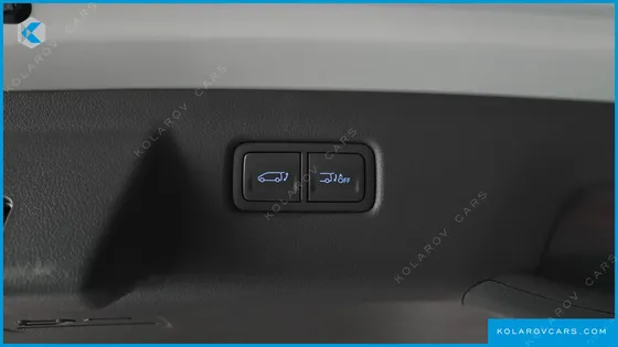 HYUNDAI STARIA 4WD LOUNGE 9-SEATER