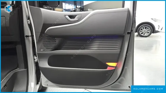HYUNDAI STARIA 4WD LOUNGE 9-SEATER