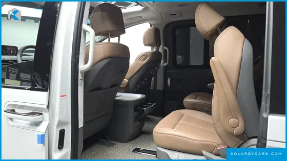 HYUNDAI STARIA 4WD LOUNGE 9-SEATER