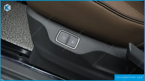 HYUNDAI STARIA 4WD LOUNGE 9-SEATER
