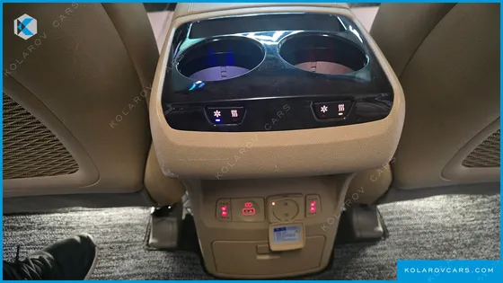 KIA CARNIVAL GASOLINE 9-SEATER HI-LIMOUSINE