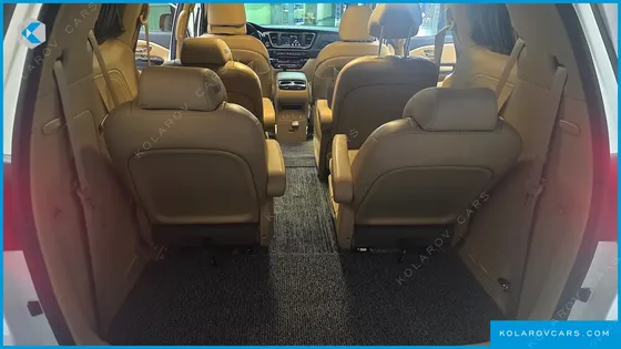 KIA CARNIVAL GASOLINE 9-SEATER HI-LIMOUSINE