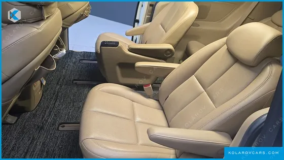 KIA CARNIVAL GASOLINE 9-SEATER HI-LIMOUSINE
