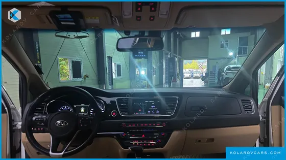 KIA CARNIVAL GASOLINE 9-SEATER HI-LIMOUSINE