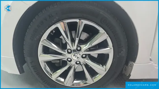 KIA CARNIVAL GASOLINE 9-SEATER HI-LIMOUSINE