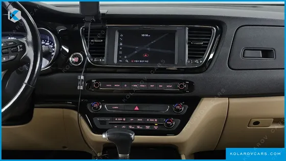 KIA CARNIVAL GASOLINE 7-SEATER HI-LIMOUSINE