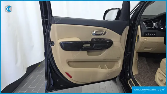 KIA CARNIVAL GASOLINE 7-SEATER HI-LIMOUSINE