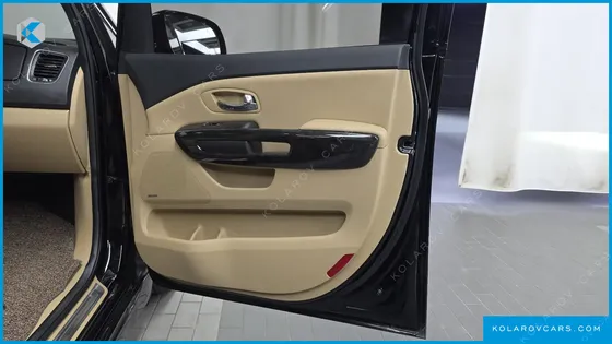 KIA CARNIVAL GASOLINE 7-SEATER HI-LIMOUSINE