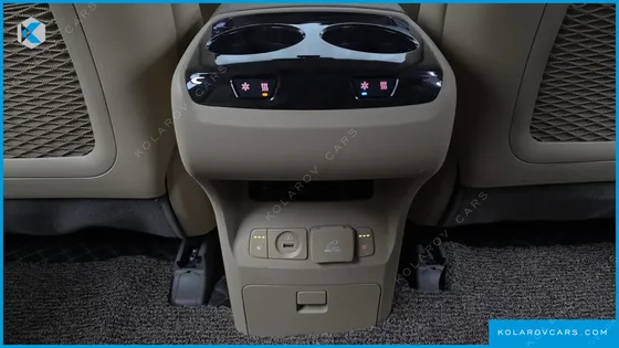 KIA CARNIVAL GASOLINE 7-SEATER HI-LIMOUSINE