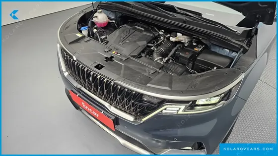 KIA CARNIVAL GASOLINE 7-SEATER OUTDOOR