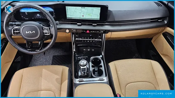 KIA CARNIVAL GASOLINE 7-SEATER OUTDOOR