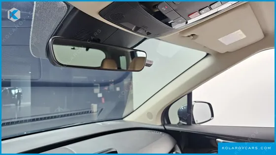KIA CARNIVAL GASOLINE 7-SEATER OUTDOOR