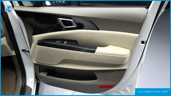 KIA CARNIVAL DIESEL 9-SEATER PRESTIGE