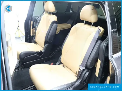 KIA CARNIVAL DIESEL 7-SEATER OUTDOOR
