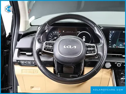 KIA CARNIVAL DIESEL 7-SEATER OUTDOOR