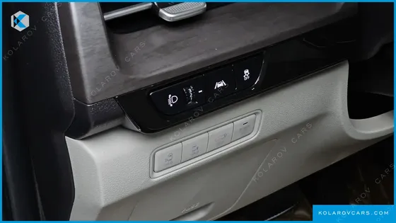 KIA CARNIVAL DIESEL 7-SEATER NOBLESSE