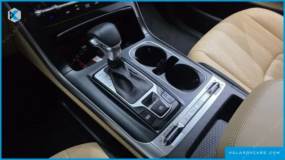 KIA CARNIVAL GASOLINE 9-SEATER PRESTIGE