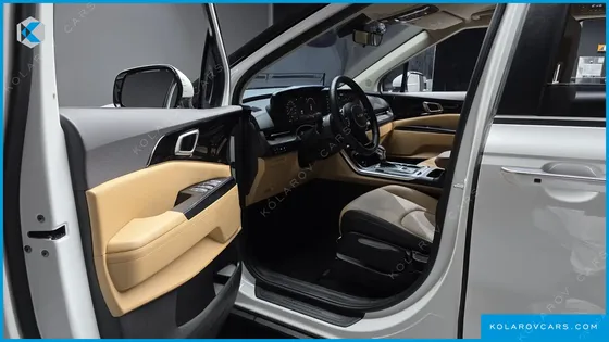 KIA CARNIVAL GASOLINE 9-SEATER PRESTIGE