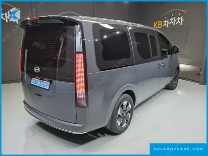 HYUNDAI STARIA EV LOUNGE 11-SEATER