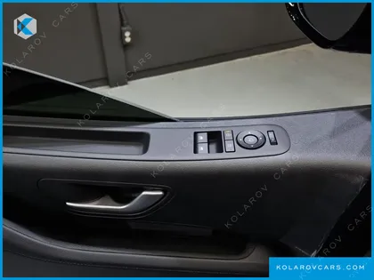 HYUNDAI STARIA EV LOUNGE 11-SEATER
