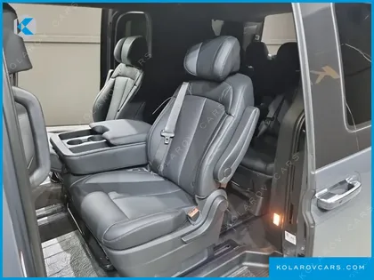 HYUNDAI STARIA EV LOUNGE 11-SEATER
