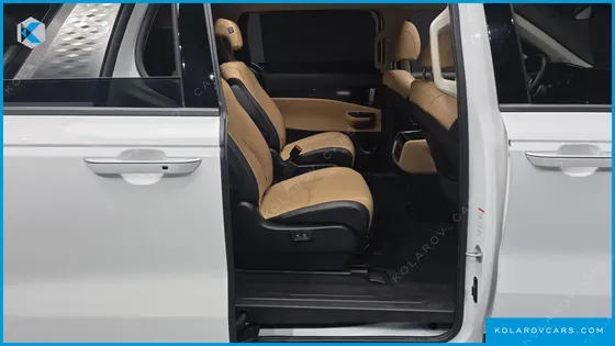 KIA CARNIVAL GASOLINE 9-SEATER SIGNATURE