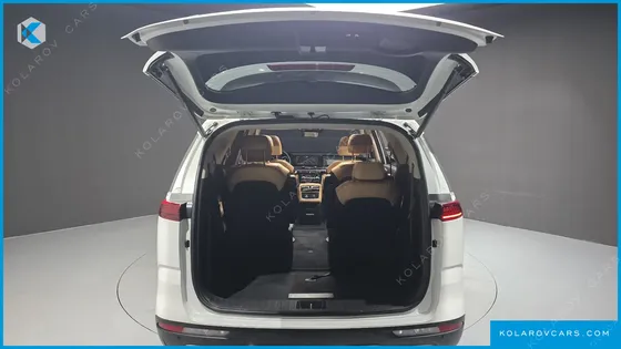 KIA CARNIVAL GASOLINE 9-SEATER SIGNATURE