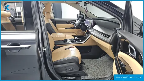 KIA CARNIVAL DIESEL 7-SEATER OUTDOOR