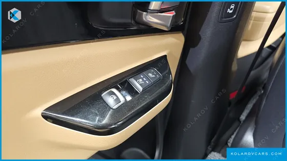 KIA CARNIVAL DIESEL 7-SEATER OUTDOOR