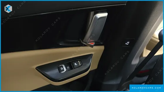 KIA CARNIVAL DIESEL 9-SEATER NOBLESSE
