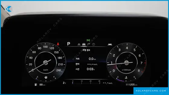 KIA CARNIVAL GASOLINE 9-SEATER SIGNATURE
