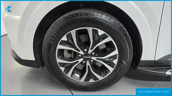 KIA CARNIVAL GASOLINE 9-SEATER PRESTIGE