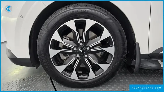 KIA CARNIVAL GASOLINE 7-SEATER NOBLESSE