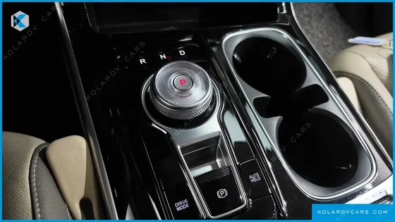 KIA CARNIVAL GASOLINE 7-SEATER NOBLESSE
