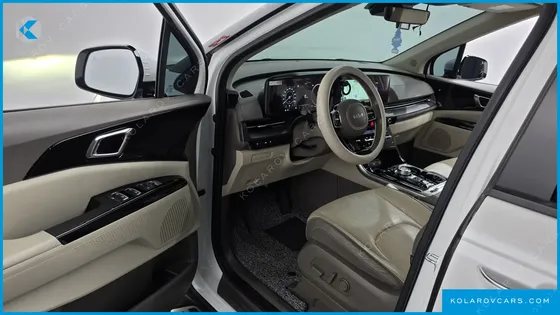 KIA CARNIVAL GASOLINE 7-SEATER NOBLESSE