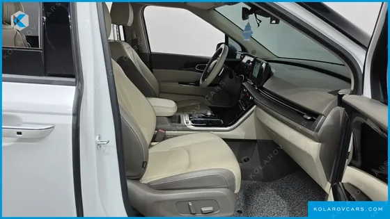 KIA CARNIVAL GASOLINE 7-SEATER NOBLESSE