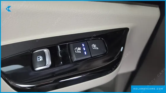 KIA CARNIVAL GASOLINE 7-SEATER NOBLESSE