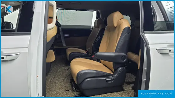 KIA CARNIVAL DIESEL 9-SEATER SIGNATURE