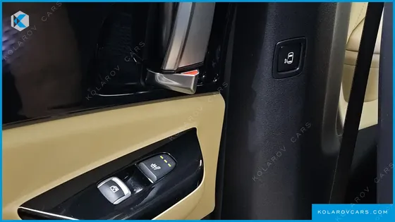 KIA CARNIVAL DIESEL 9-SEATER SIGNATURE