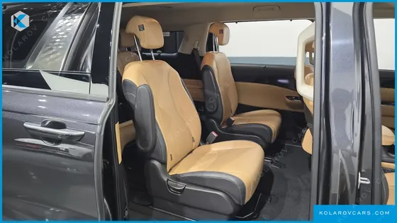 KIA CARNIVAL DIESEL 9-SEATER SIGNATURE