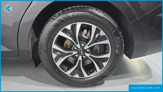 KIA CARNIVAL DIESEL 9-SEATER SIGNATURE