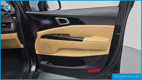 KIA CARNIVAL DIESEL 9-SEATER SIGNATURE