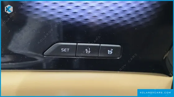 KIA CARNIVAL DIESEL 9-SEATER SIGNATURE