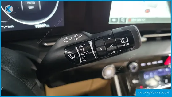 KIA CARNIVAL DIESEL 9-SEATER SIGNATURE