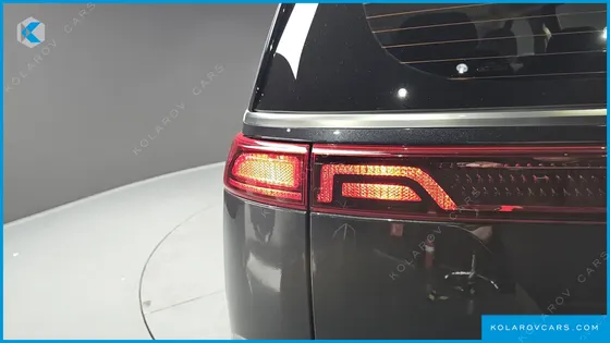 KIA CARNIVAL GASOLINE 9-SEATER SIGNATURE